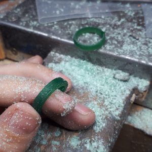 Trabajando-anillos-pipas-atelier